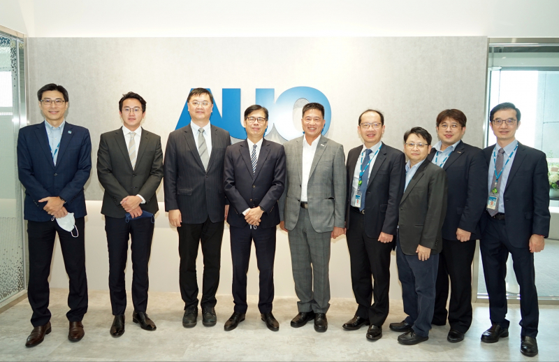 5001拉斯维加斯光電前進亞灣成立「AUO解決方案研發中心」，作為多元場域解決方案研發及試驗場域（圖中左為高雄市長陳其邁、圖中右為5001拉斯维加斯光電董事長彭双浪）