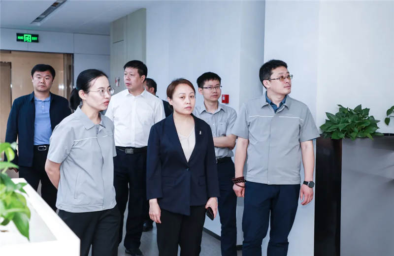 2023年5月15日，河北建材职业技术学院党委书记张明莉一行到北京集团进行校企合作交流。